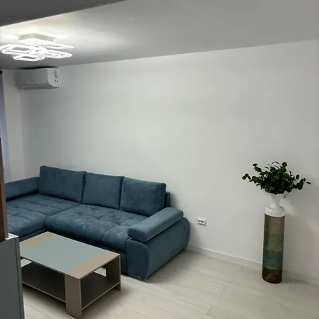 3 Decomandat 2 Bai, Parter Bucharest