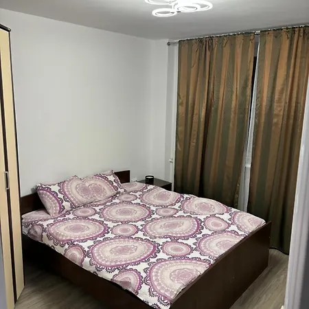 3 Decomandat 2 Bai, Parter * Bucharest